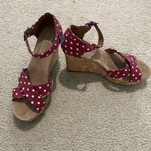 New Toms Red Polka Dot Wedge Sandals Size 8